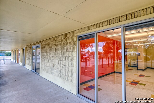 Listing photo id 43 for 1402 1st  