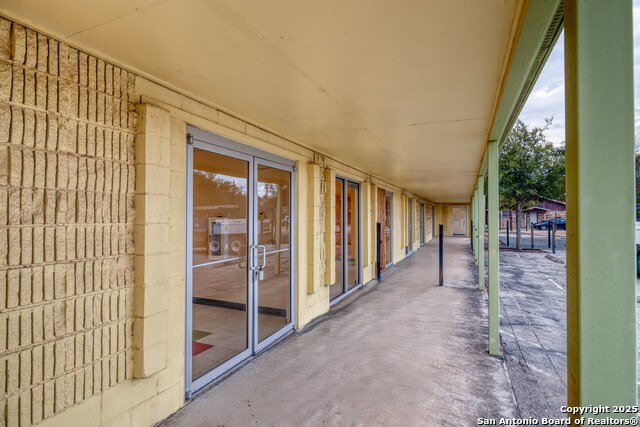 Listing photo id 44 for 1402 1st  