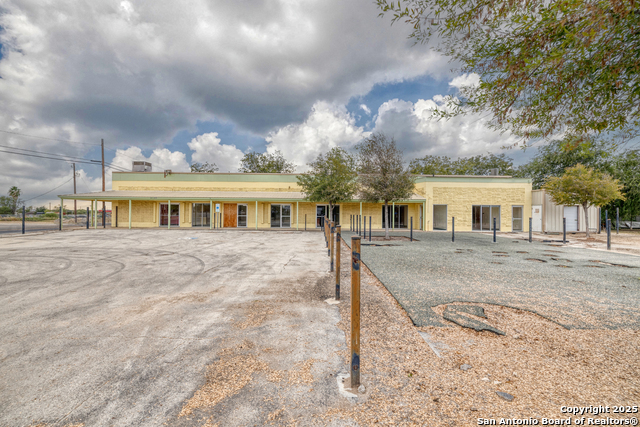 Listing photo id 45 for 1402 1st  