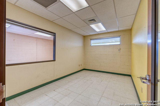 Listing photo id 3 for 1402 1st  