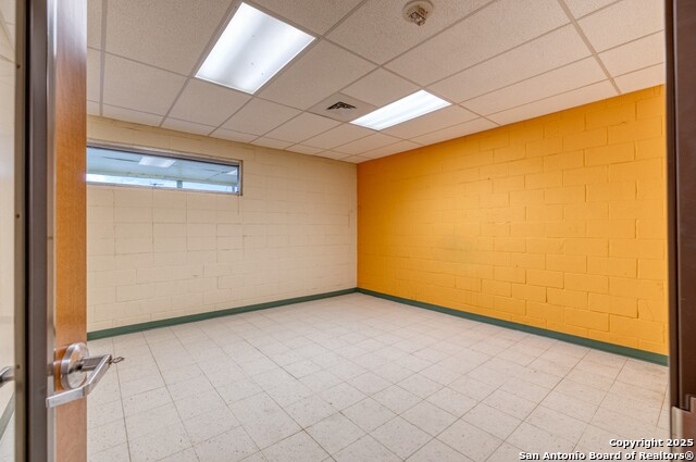 Listing photo id 5 for 1402 1st  