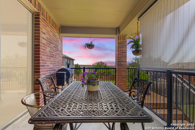 Listing photo id 11 for 1222 Ashbury Bay