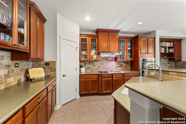 Listing photo id 17 for 1222 Ashbury Bay