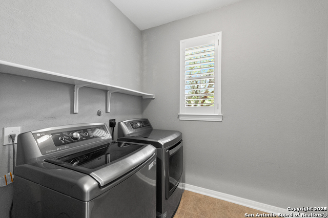 Listing photo id 38 for 1222 Ashbury Bay
