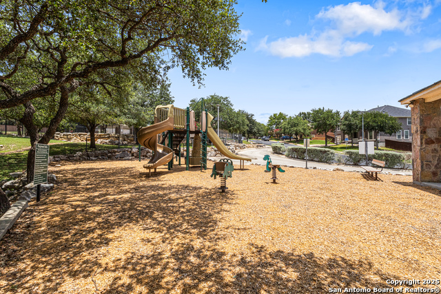 Listing photo id 7 for 1222 Ashbury Bay