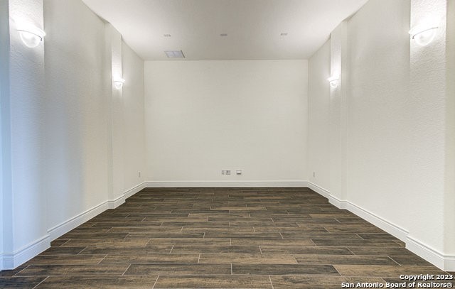 Image 14 of 36 For 593 Vale Ct  