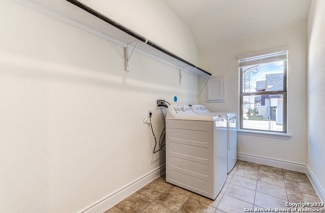 Image 15 of 36 For 593 Vale Ct  