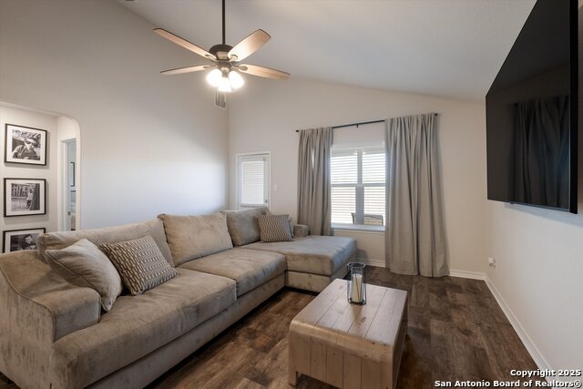 Listing photo id 9 for 5407 Champs Elysees