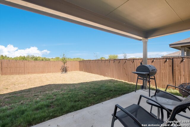 Listing photo id 24 for 5407 Champs Elysees