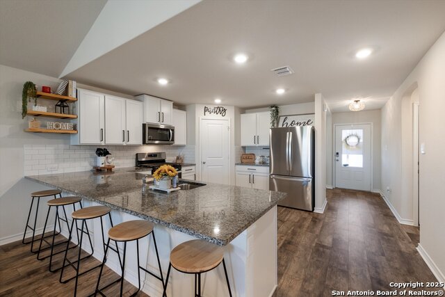 Listing photo id 7 for 5407 Champs Elysees