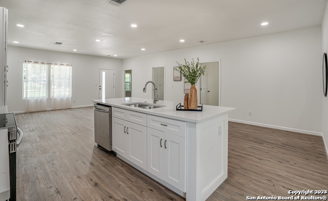 Image 13 of 27 For 933 Denver Blvd