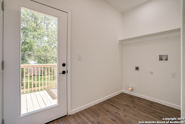 Image 15 of 27 For 933 Denver Blvd