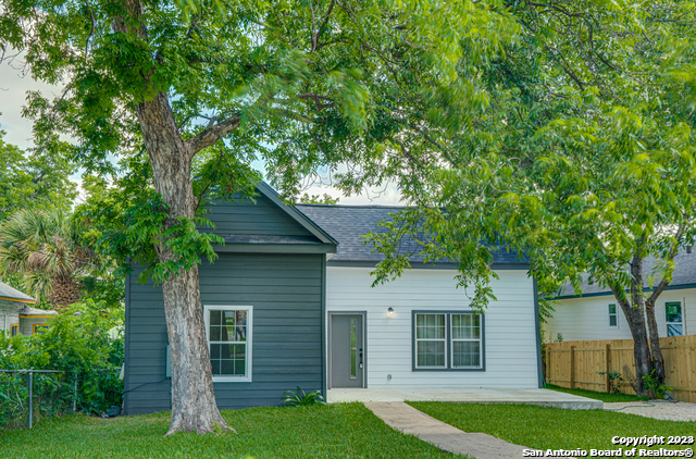 Image 3 of 27 For 933 Denver Blvd