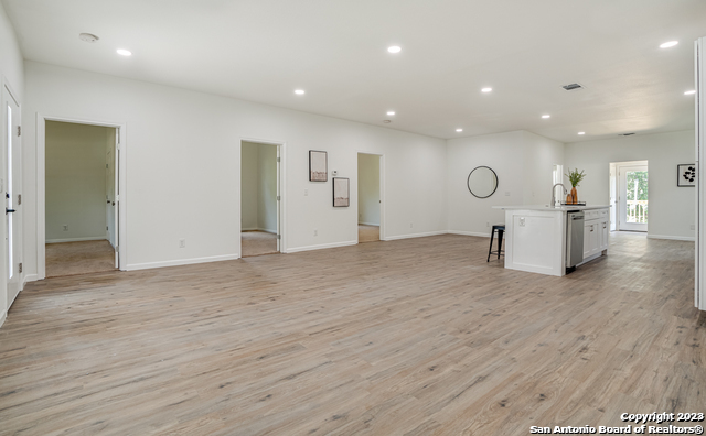 Image 6 of 27 For 933 Denver Blvd