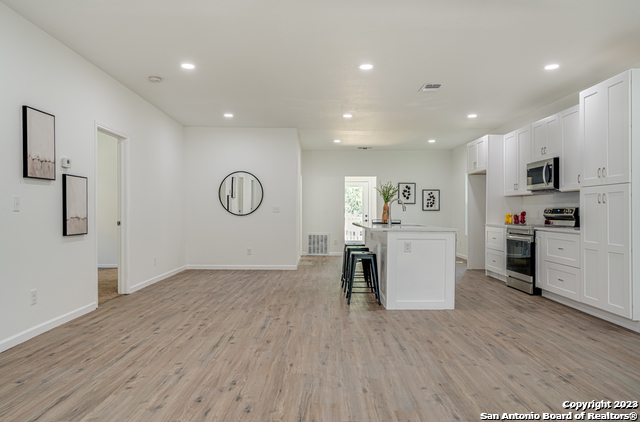 Image 7 of 27 For 933 Denver Blvd