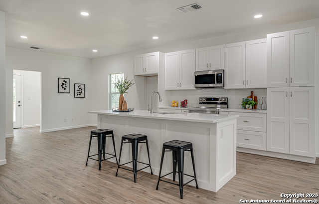 Image 8 of 27 For 933 Denver Blvd