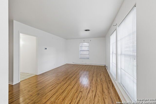 Listing photo id 9 for 114 Beechwood