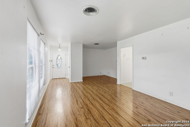 Listing photo id 11 for 114 Beechwood