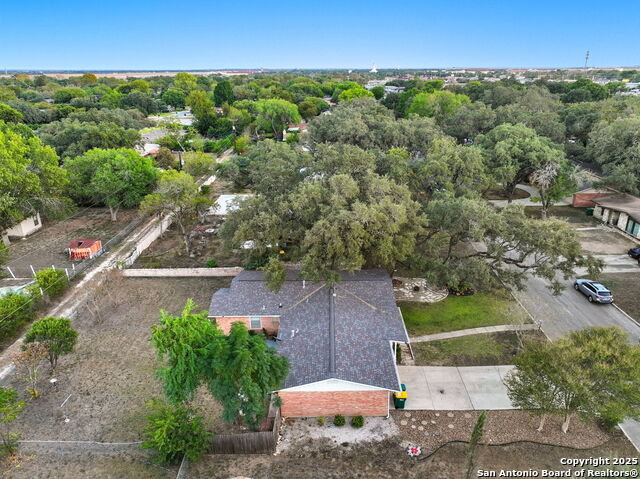 Listing photo id 27 for 114 Beechwood