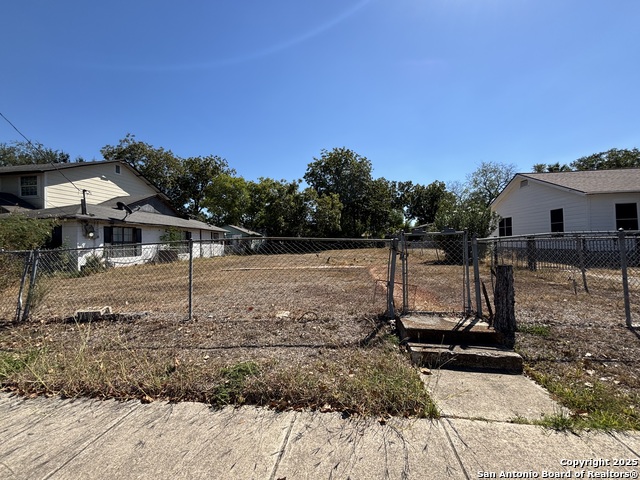 Listing photo id 1 for 1308 Stonewall