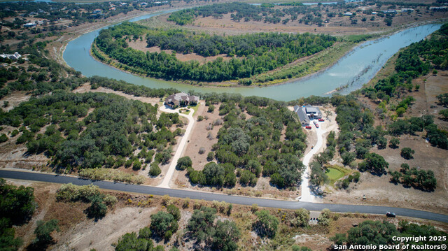 Image 4 of 32 For 293 River Cliff Place