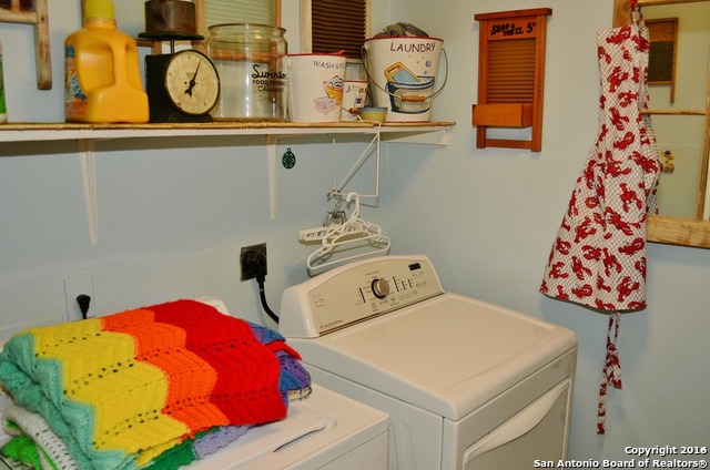 Listing photo id 8 for 2767 Haeckerville