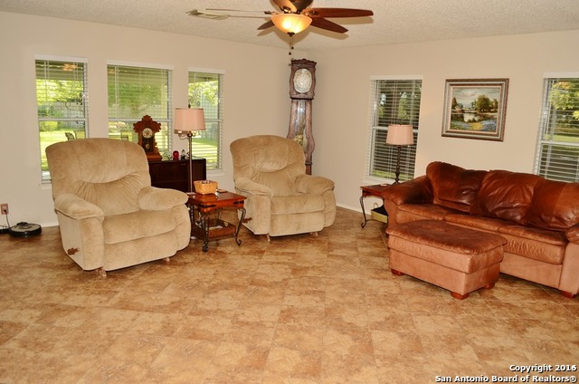 Listing photo id 9 for 2767 Haeckerville