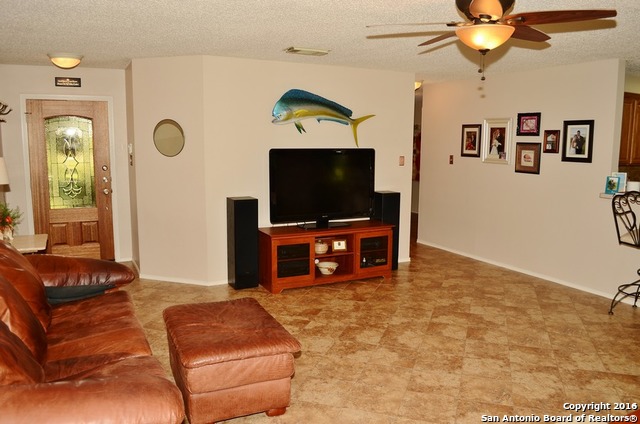 Listing photo id 10 for 2767 Haeckerville