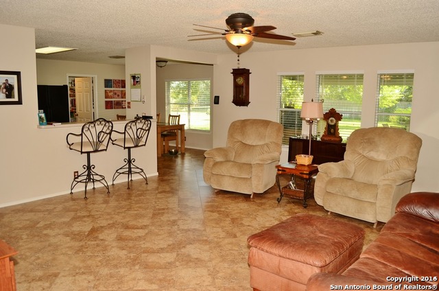 Listing photo id 11 for 2767 Haeckerville
