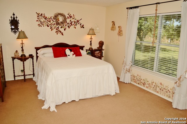 Listing photo id 13 for 2767 Haeckerville