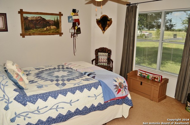 Listing photo id 15 for 2767 Haeckerville
