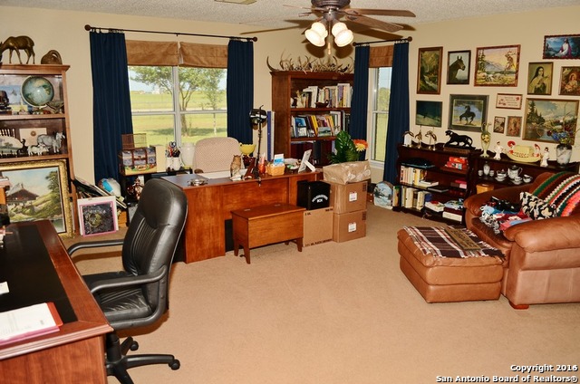 Listing photo id 17 for 2767 Haeckerville