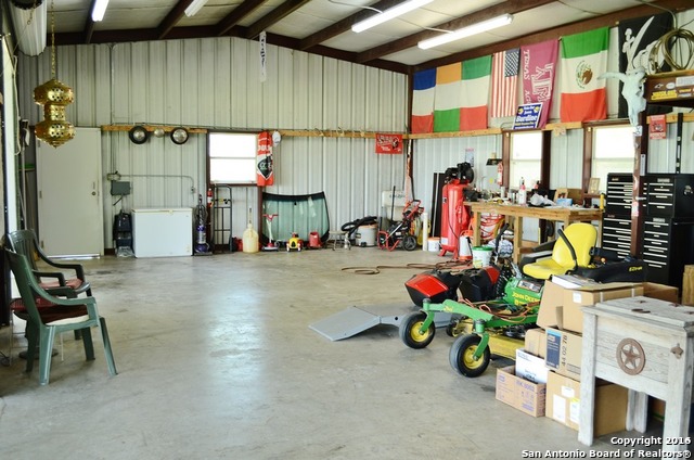 Listing photo id 20 for 2767 Haeckerville