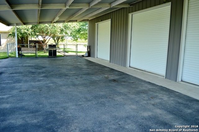 Listing photo id 21 for 2767 Haeckerville