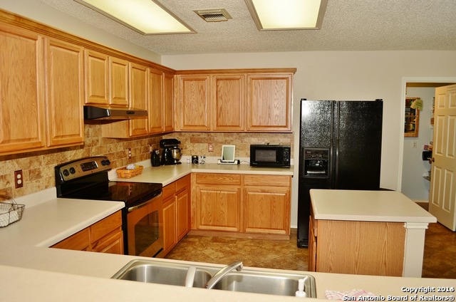 Listing photo id 5 for 2767 Haeckerville