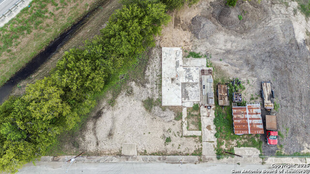 Listing photo id 2 for 242 Cardiff  