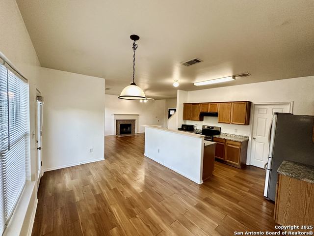 Image 8 of 19 For 22230 Goldcrest Run