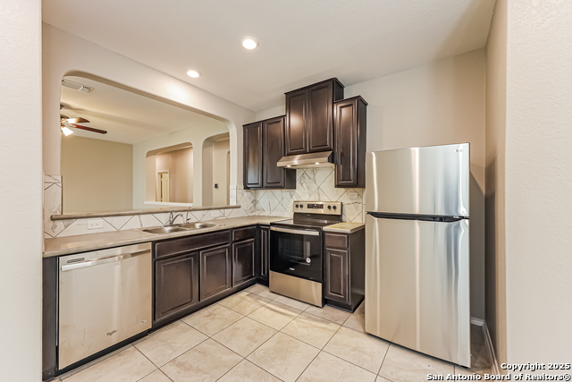 Listing photo id 0 for 7106 Palomino Bay