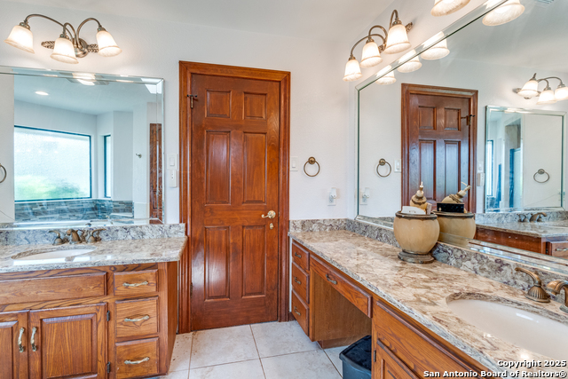 Listing photo id 13 for 8470 Park Lane Dr