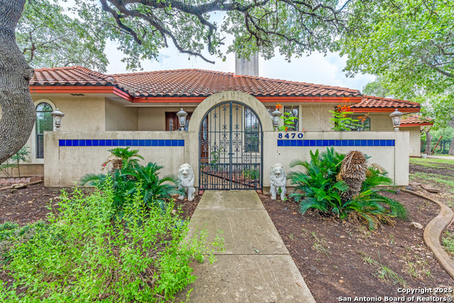 Listing photo id 2 for 8470 Park Lane Dr