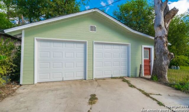 Listing photo id 11 for 1519 El Monte