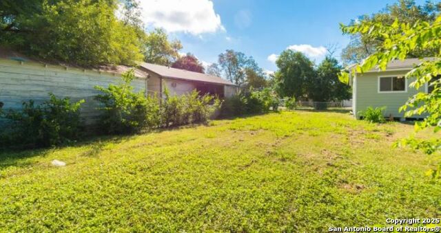 Listing photo id 12 for 1519 El Monte
