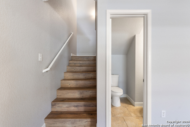 Image 24 of 33 For 8119 Running Hollow