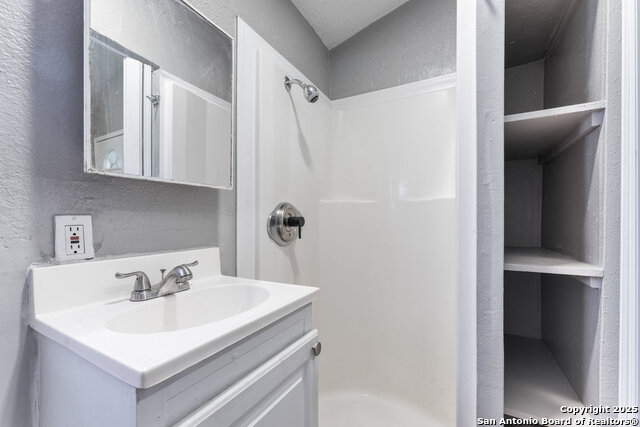 Listing photo id 12 for 403 Terrell Ave