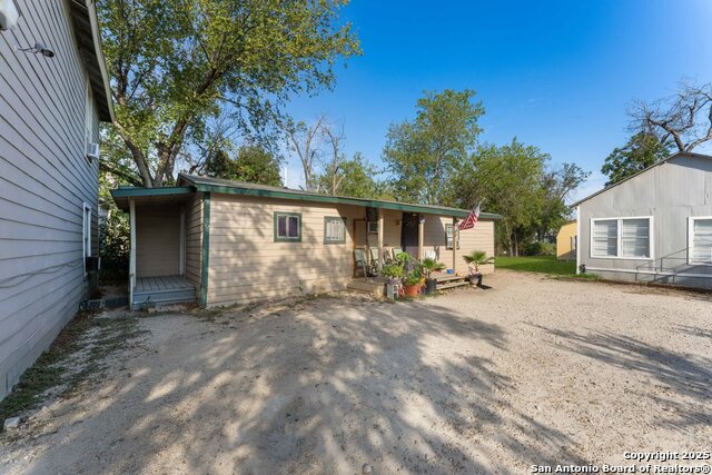 Listing photo id 1 for 403 Terrell Ave