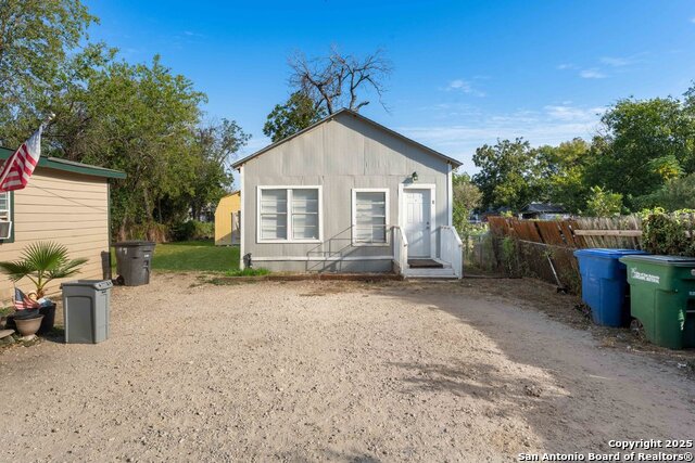 Listing photo id 2 for 403 Terrell Ave
