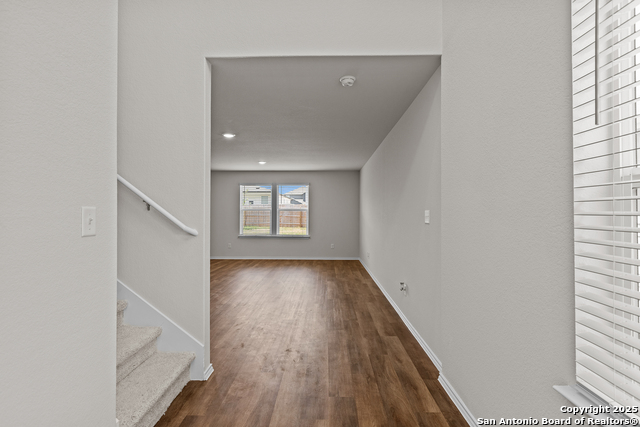 Listing photo id 8 for 4121 Lily Glade Lane