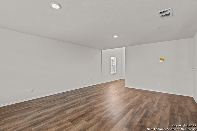Listing photo id 11 for 4121 Lily Glade Lane