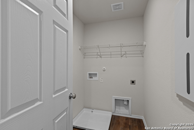 Listing photo id 21 for 4121 Lily Glade Lane