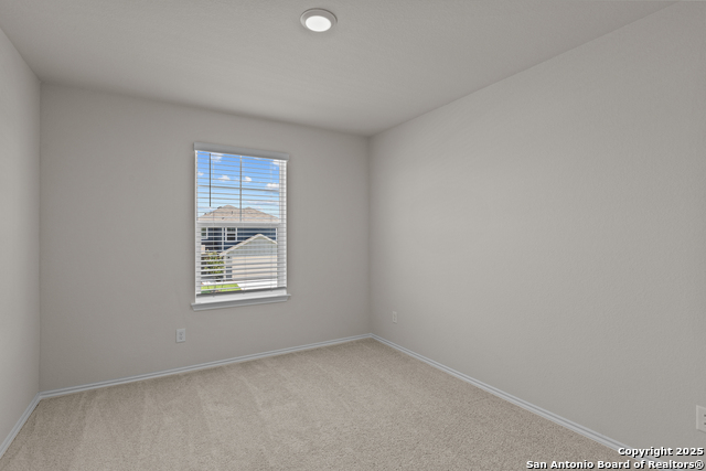 Listing photo id 4 for 4121 Lily Glade Lane